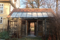 Terrasse hinter dem Häuschen