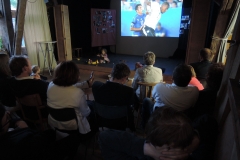 Fußball in der Scheune