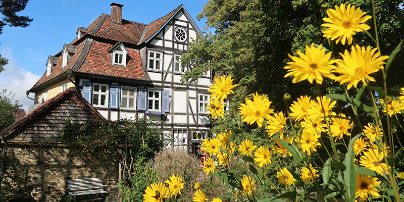 das alte Pfarrhaus Wernswig vom Garten aus